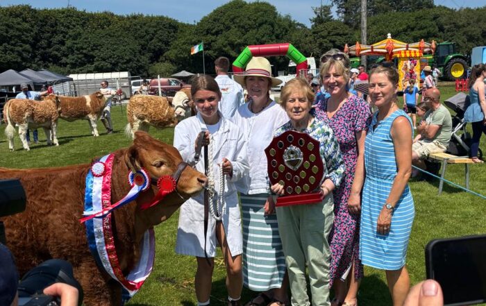 Pictured is Champion Limousin being presented with the John Sexton Perpetual Shield by members of the family of the late John Sexton